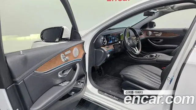 Mercedes-Benz E-Class 2019 — Фото 10/20