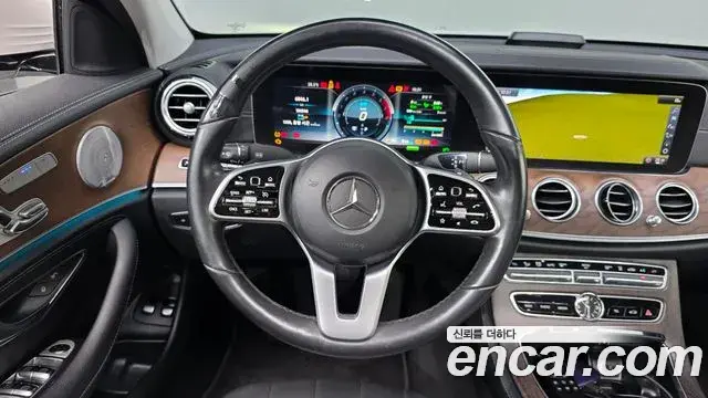 Mercedes-Benz E-Class 2019 — Фото 13/20