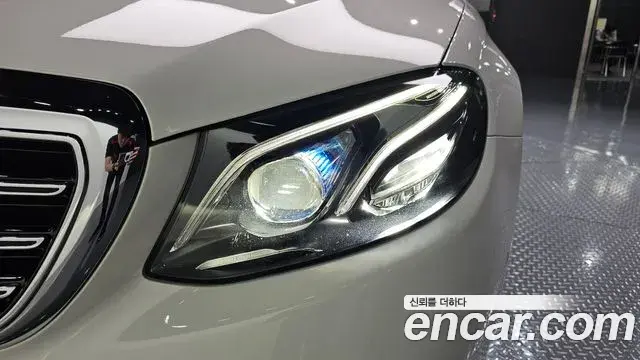 Mercedes-Benz E-Class 2019 — Photo 31/34