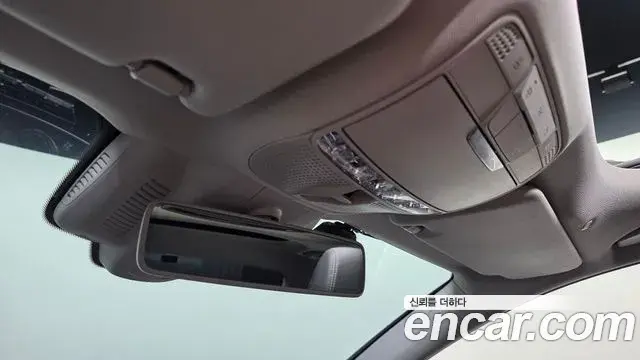 Mercedes-Benz E-Class 2019 — Photo 12/34