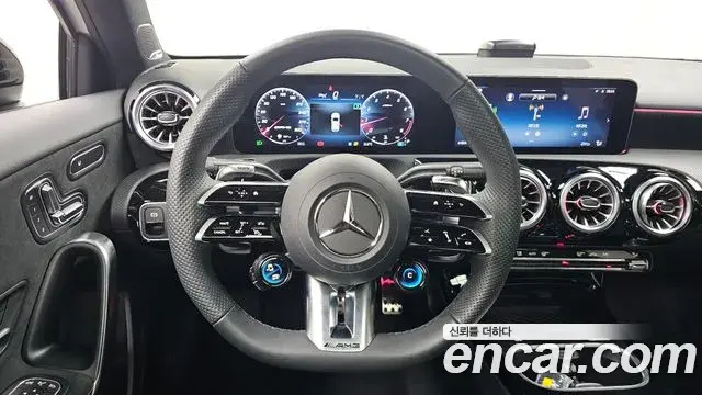 Mercedes-Benz A-Class 2025 — Photo 13/20
