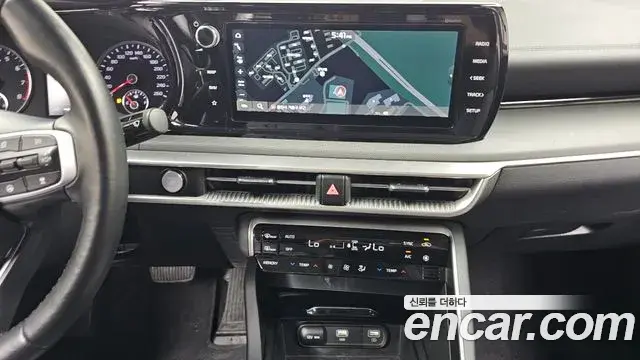 Kia K5 2023 — ფოტო 27/30