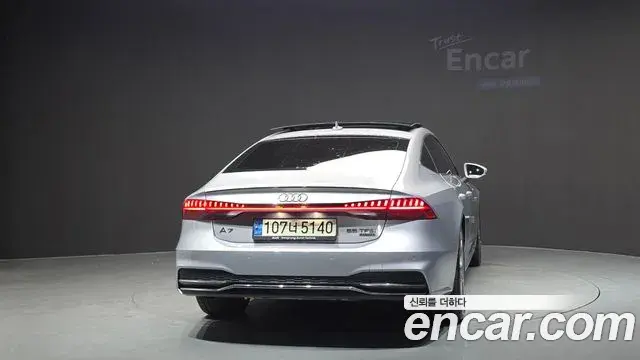 Audi A7 2021 — Photo 13/34