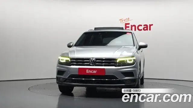 Volkswagen Tiguan 2018 — Şəkil 16/20