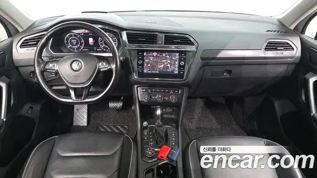 Volkswagen Tiguan 2018 — Şəkil 15/20