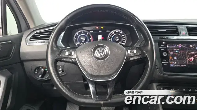 Volkswagen Tiguan 2018 — Şəkil 19/20