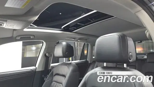 Volkswagen Tiguan 2018 — Şəkil 18/20