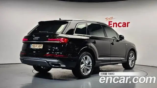 Audi Q7 2022 — Фото 2/20