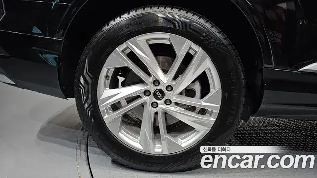 Audi Q7 2022 — Photo 33/38