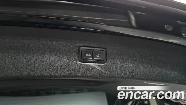 Audi Q7 2022 — Photo 8/38