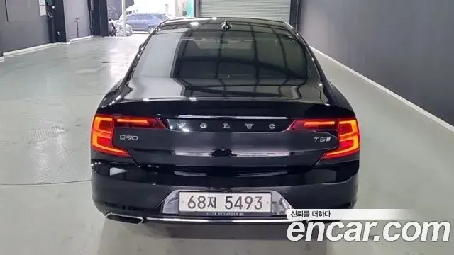 Volvo S90 2018 — ფოტო 13/18