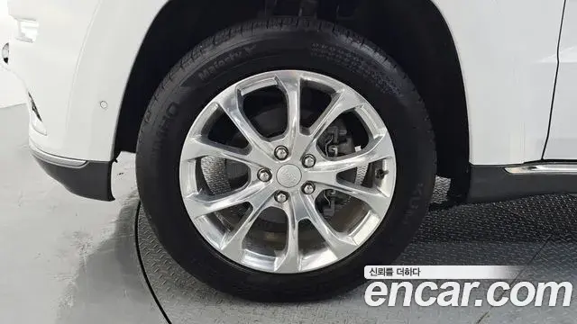Jeep Grand Cherokee 2020 — Şəkil 26/35