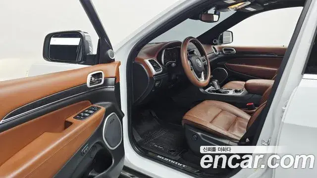 Jeep Grand Cherokee 2020 — Şəkil 16/35