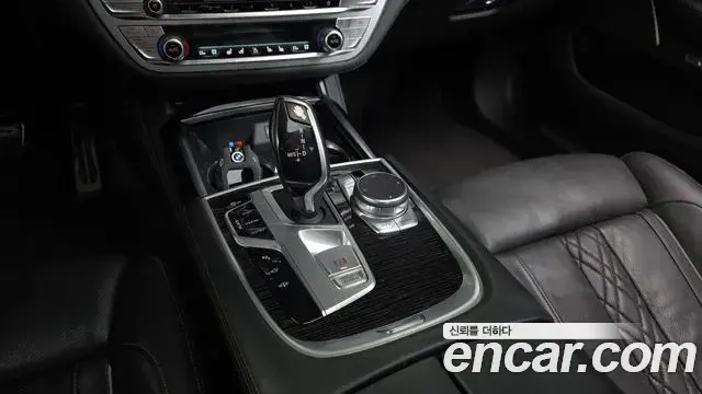 BMW 7 Series 2018 — Фото 9/20