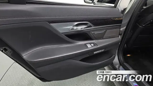 BMW 7 Series 2018 — Şəkil 6/33