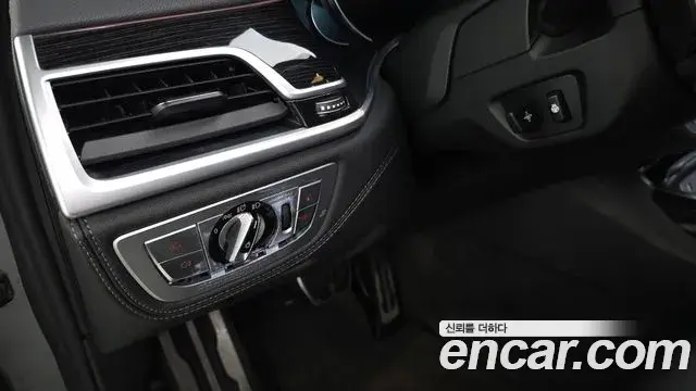 BMW 7 Series 2018 — Şəkil 33/33