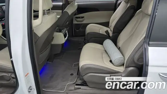 Kia Carnival 2023 — Фото 12/20