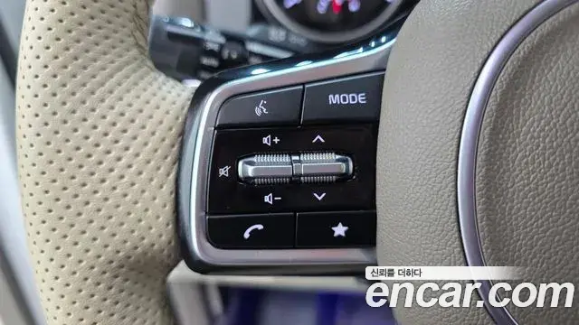Kia Carnival 2023 — Фото 16/20