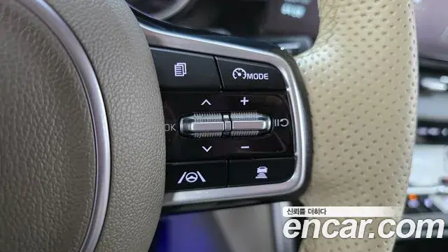 Kia Carnival 2023 — Фото 17/20