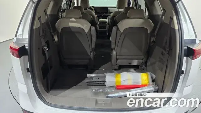 Kia Carnival 2023 — Фото 18/20