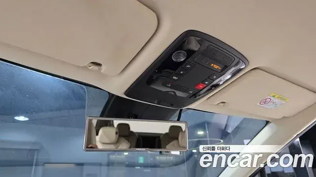 Kia Carnival 2023 — Фото 19/20