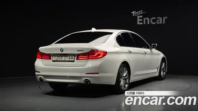 BMW 5 Series 2018 — Фото 2/20