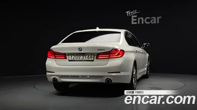 BMW 5 Series 2018 — Фото 4/20