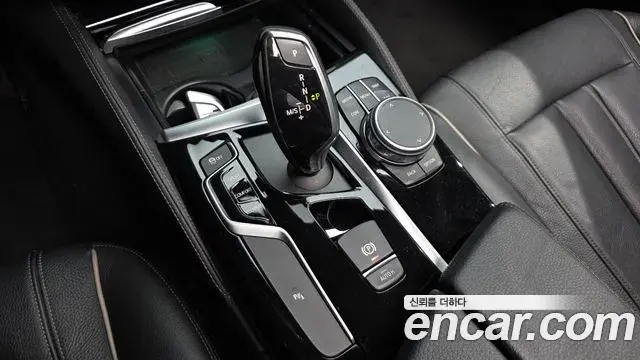 BMW 5 Series 2018 — Фото 9/20