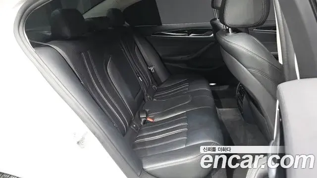BMW 5 Series 2018 — Фото 12/20