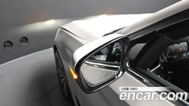 BMW 5 Series 2018 — ფოტო 13/37