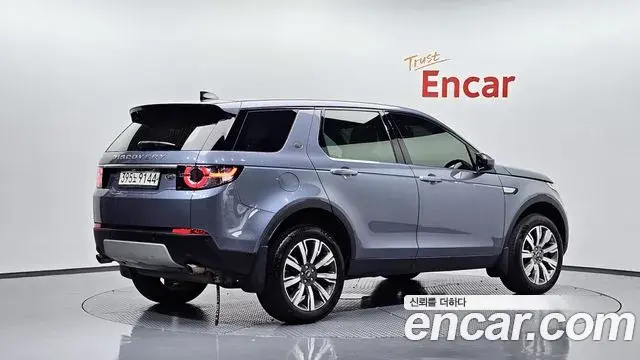 Land Rover Discovery Sport 2018 — Photo 25/32