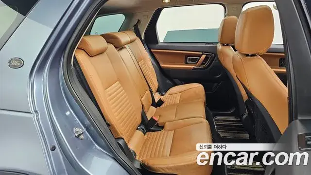 Land Rover Discovery Sport 2018 — Photo 11/32