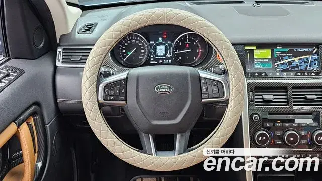 Land Rover Discovery Sport 2018 — Photo 27/32
