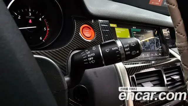 Land Rover Discovery Sport 2018 — Photo 15/32