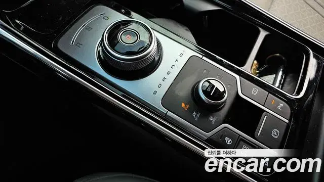 Kia Sorento 2023 — ფოტო 18/20