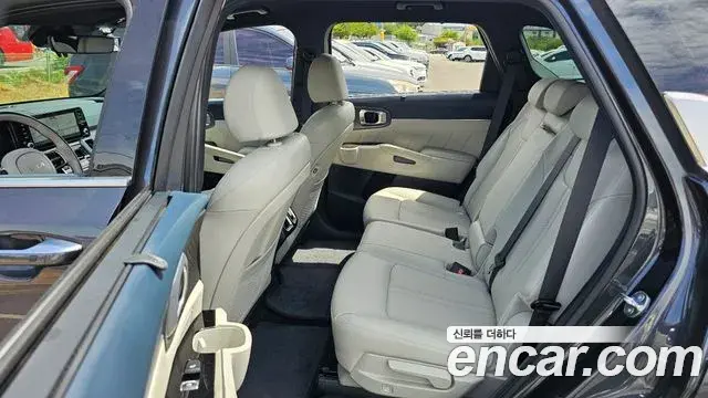 Kia Sorento 2023 — ფოტო 8/20