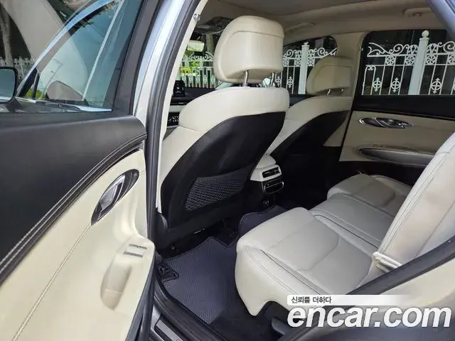 Genesis GV70 2021 — ფოტო 19/20