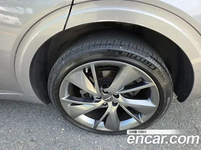 Genesis GV70 2021 — ფოტო 13/20