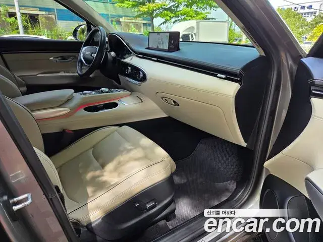 Genesis GV70 2021 — ფოტო 14/20