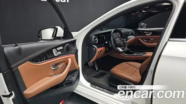 Mercedes-Benz E-Class 2021 — Фото 10/20