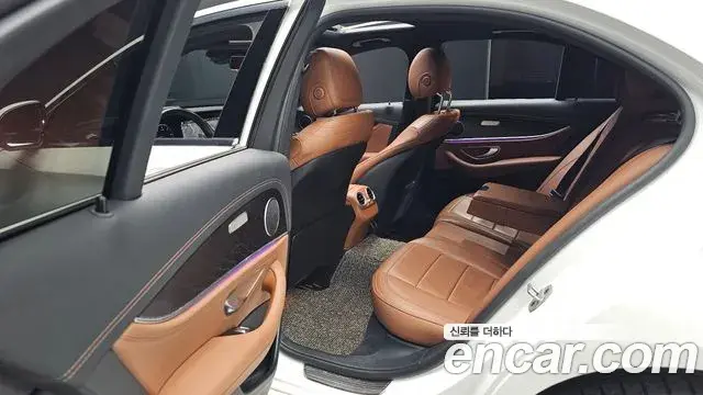 Mercedes-Benz E-Class 2021 — Фото 12/20