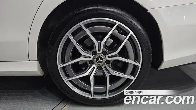 Mercedes-Benz E-Class 2021 — ფოტო 21/36