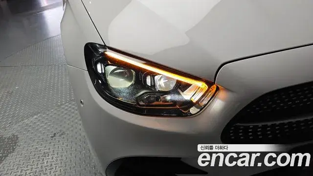 Mercedes-Benz E-Class 2021 — ფოტო 34/36