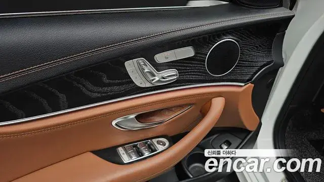 Mercedes-Benz E-Class 2021 — ფოტო 11/36