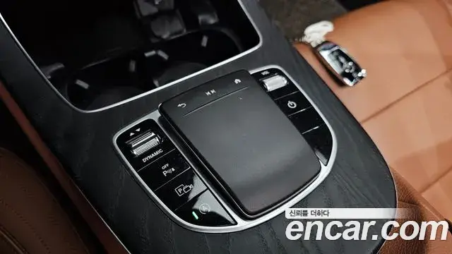 Mercedes-Benz E-Class 2021 — ფოტო 31/36