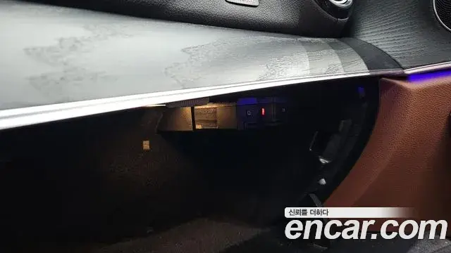 Mercedes-Benz E-Class 2021 — ფოტო 17/36