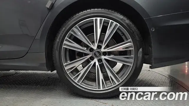 Audi A6 2022 — Şəkil 17/34