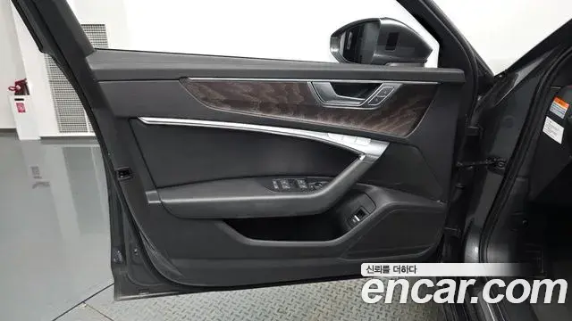 Audi A6 2022 — Şəkil 21/34