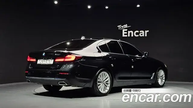 BMW 5 Series 2021 — Şəkil 16/30