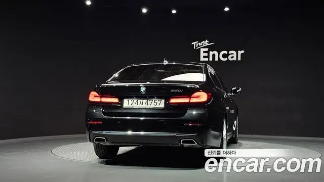 BMW 5 Series 2021 — Şəkil 23/30